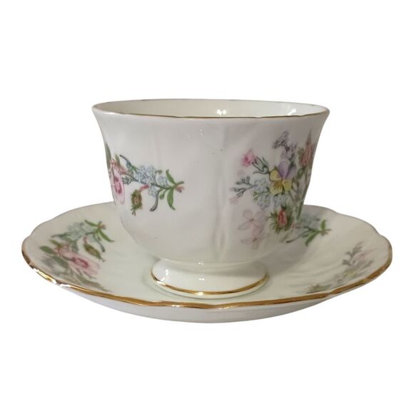 Aynsley Wild Tudor Bouquet Tea Cup Saucer Vtg England Bone China Floral Cottage. - Picture 11 of 16